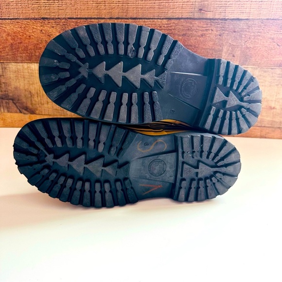 Sorel Caribou Waterproof Winter Boots - Tan and Black - Picture 7 of 9